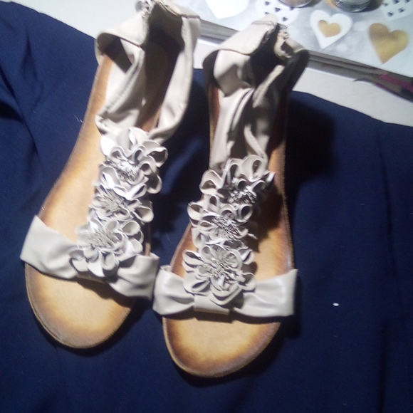 Patricia by Spring step - Picture 2 of 3